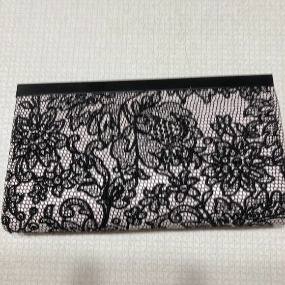 NWOT Patricia Nash Leather Cauchy Style Chantilly Lace Wallet - Picture 2 of 8